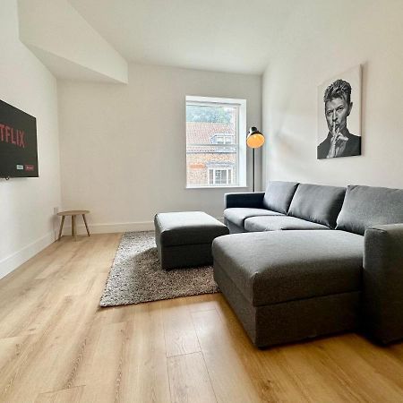 Fountain Apartment No 1 With Free Parking Йорк Екстериор снимка